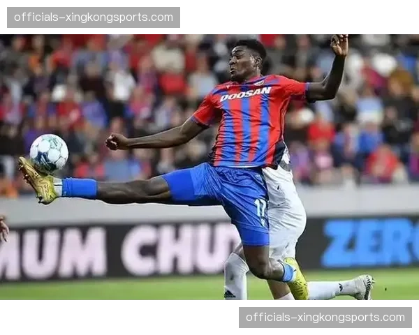 塞维利亚主场不敌瓦伦西亚 防守漏洞导致连续失球